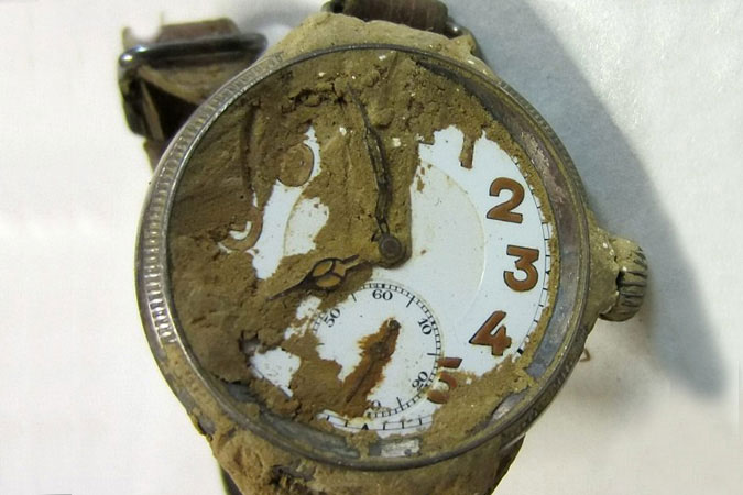 photo of Harold Llewellyn Twite's mud-encrusted Wristwatch